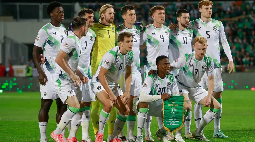 لاعبو منتخب أيرلندا سيرتدون ارتداء شارات سوداء ضد إسرائيل (أ.ب)
