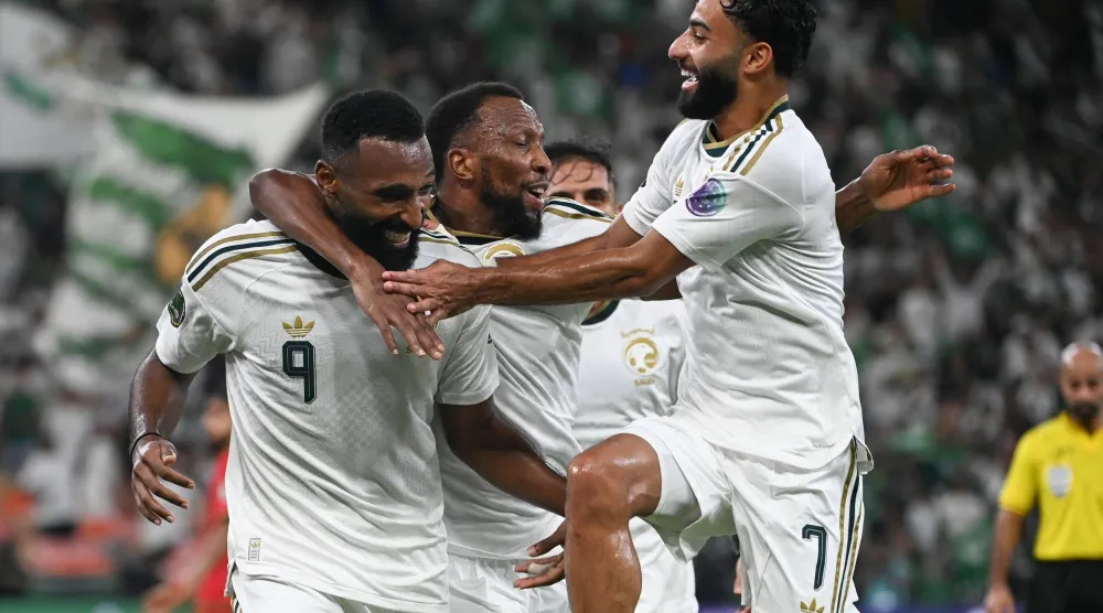 فرحة سعودية بالهدف الأول (تصوير: علي خمج)