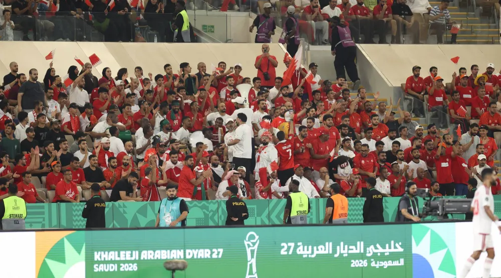 الجماهير البحرينية تمني النفس بصحوة عاجلة لحامل اللقب (تصوير: عدنان مهدلي)