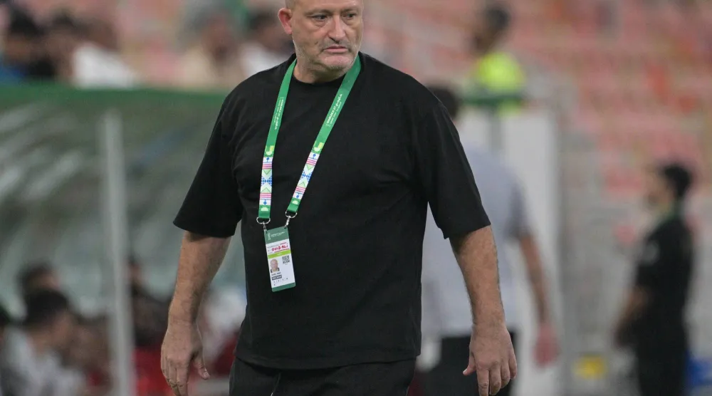 نور الدين ولد علي مدرب منتخب اليمن (تصوير: علي خمج) 