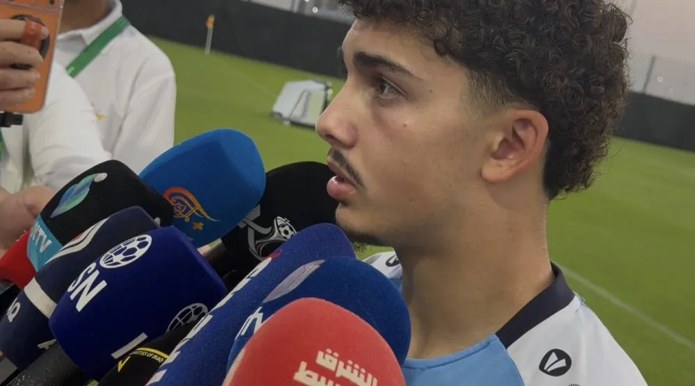 يوسف النصراوي لاعب المنتخب العراقي (الشرق الأوسط)  