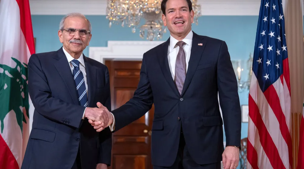 وزير الخارجية ماركو روبيو يصافح رئيس الوزراء اللبناني نواف سلام في مقر وزارة الخارجية يوم الاثنين 28 سبتمبر 2026 في واشنطن (أ.ب)