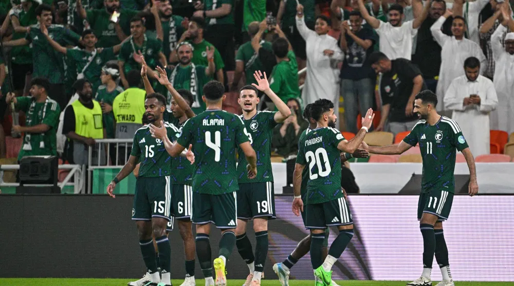 لاعبو الأخضر يحتفلون بالهدف الأول أمام العراق (تصوير: علي خمج)