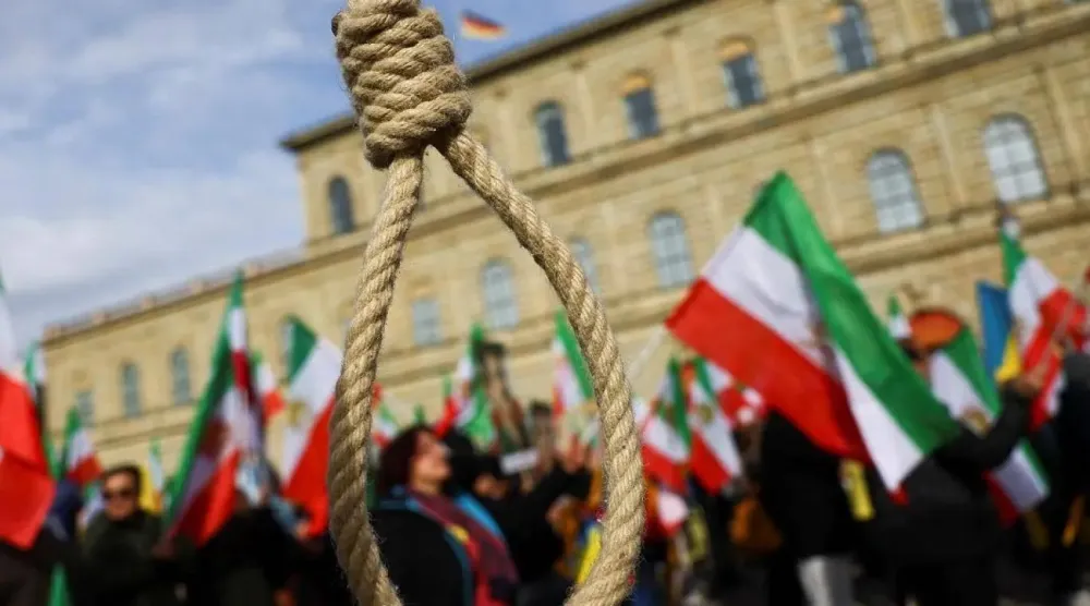إيرانيون يتظاهرون لوقف تنفيذ عقوبة الإعدام (أرشيفية - رويترز)