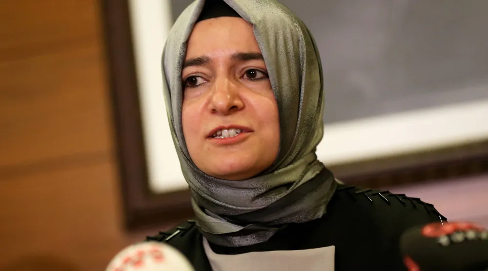 الوزيرة السابقة ونائبة رئيس حزب «العدالة والتنمية» الحاكم فاطمة بتول صايان كايا (أ.ب)