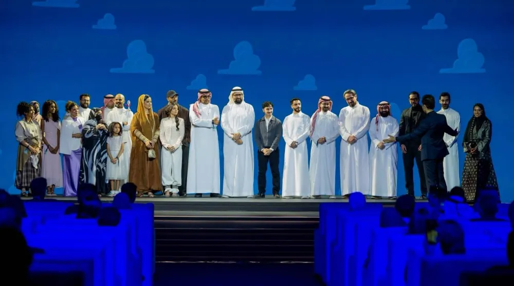 الفنانون السعوديون المشاركون في أداء أصوات شخصيات فيلم «حكاية لعبة 5» خلال حفل «ديزني+» في الرياض (الشرق الأوسط)