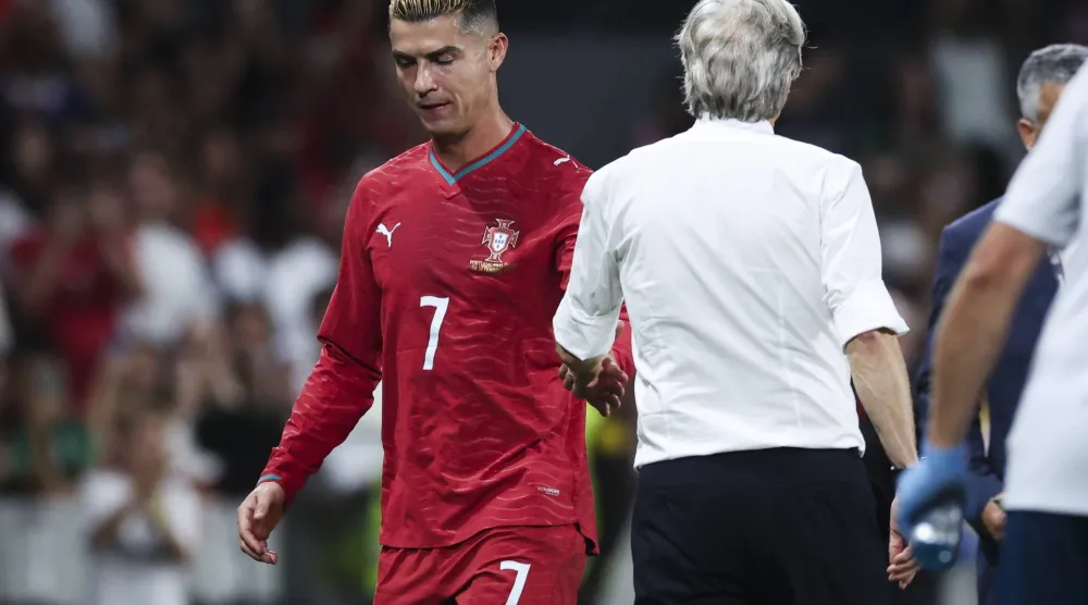  مدرب منتخب البرتغال خورخي خيسوس وكريستيانو رونالدو (إ.ب.أ)