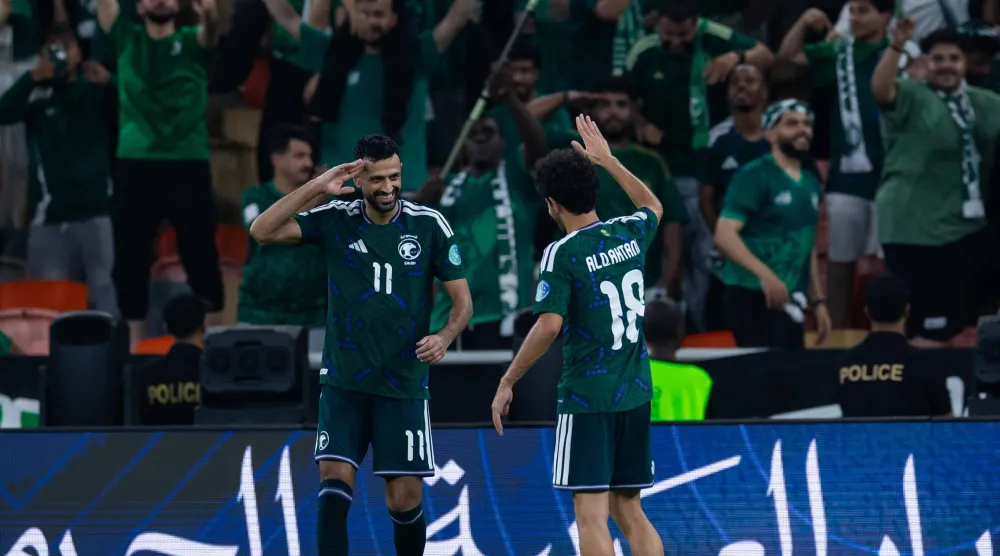 يتطلع الأخضر لبلوغ نهائي البطولة عندما يلاقي قطر السبت (المنتخب السعودي)