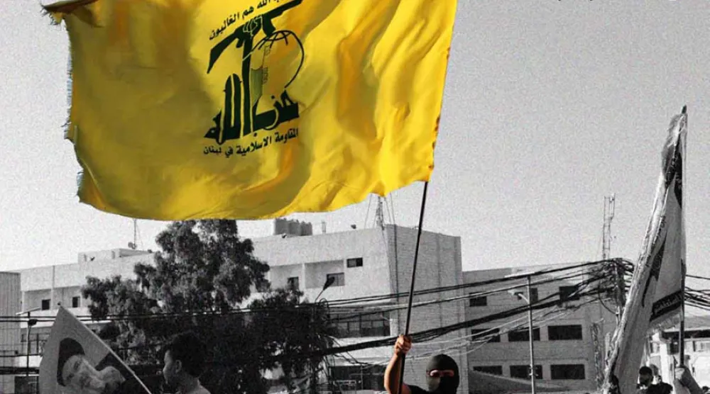 Hizbullah destekçileri, Beyrut'un güney banliyösünde liderleri Hasan Nasrallah'ın suikastının ikinci yıldönümü anma töreninde Hizbullah bayrağını dalgalandırıyor, 27 Eylül 2026 (AFP)  