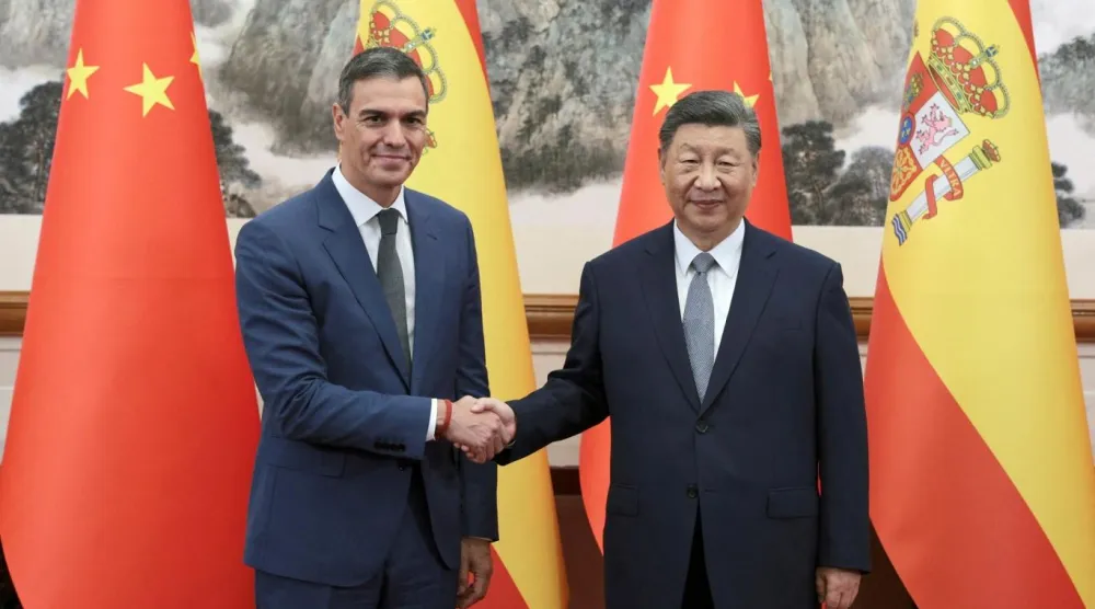 İspanya Başbakanı Pedro Sanchez, son 4 yılda Çin'e 4 kez giderek Devlet Başkanı Şi Cinping'le görüştü (Reuters)