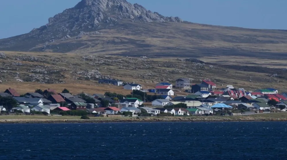 Falkland Adaları tartışması, Londra ve Buenos Aires arasındaki gerilimi artırıyor (AP)