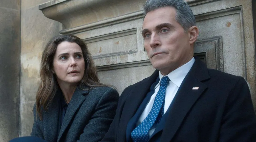 50 yaşındaki Keri Russell (solda), The Diplomat'la 2023, 2025 ve 2026'da Drama Dalında En İyi Kadın Oyuncu ödülüne aday gösterildi ancak kazanamadı (Netflix)