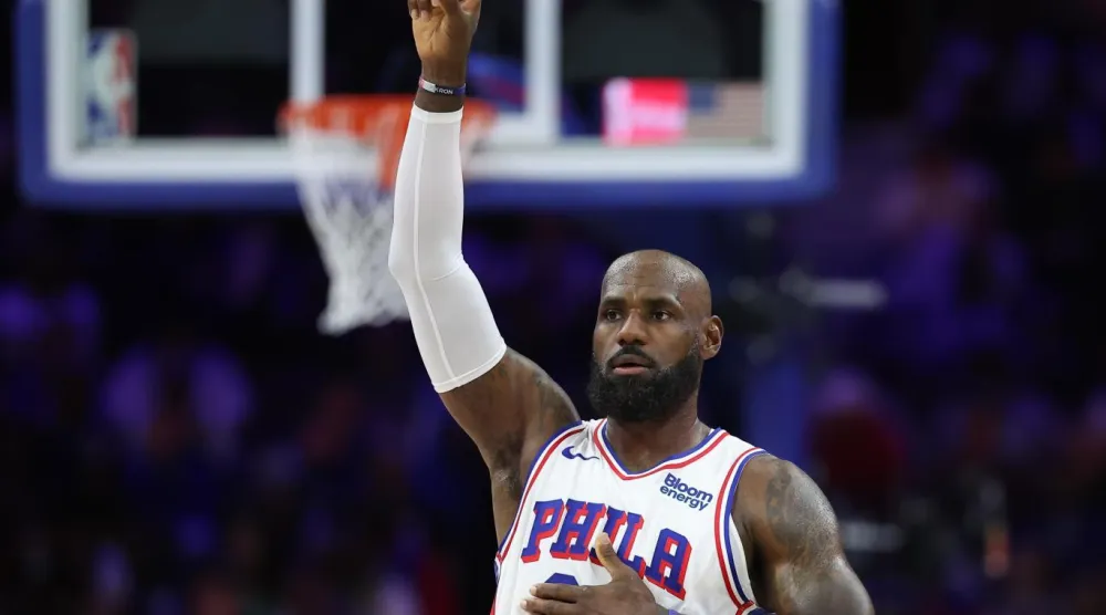 2023'te Kareem Abdul-Jabbar'ın rekorunu kırarak NBA tarihinin en skorer oyuncusu olan LeBron James, bu yıl Philadelphia 76ers'ın kadrosunda (Reuters)