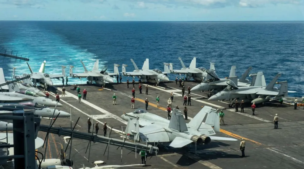 Pentagon, USS Theodore Roosevelt uçak gemisiyle 9 bin askeri daha Basra Körfezi'ne göndermişti (AP)
