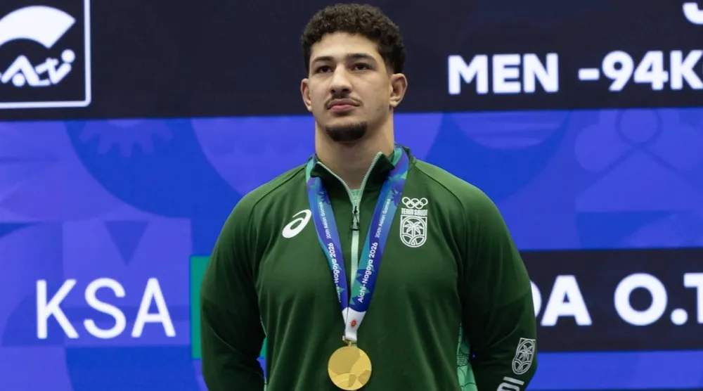 السعودي عمر ندا خلال تتويجه بالميدالية الذهبية في منافسات الجيوجيتسو لوزن تحت 94 كلغ (فريق السعودية)