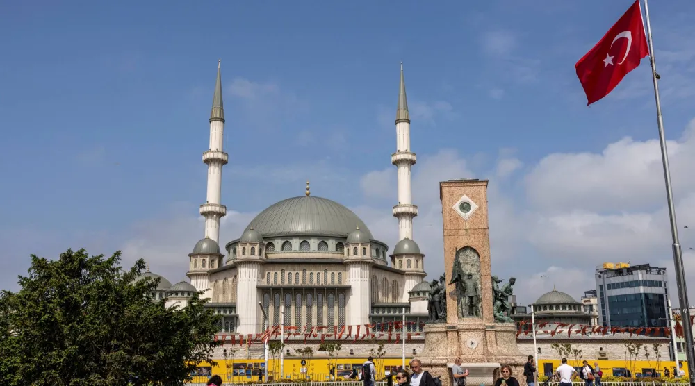 منظر عام لميدان تقسيم في إسطنبول (رويترز)