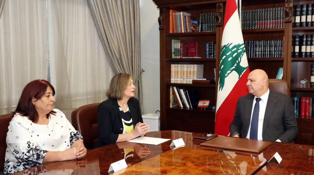 الرئيس اللبناني جوزيف عون يلتقي وفداً من بلدة دير ميماس الجنوبية (الوكالة الوطنية للإعلام)