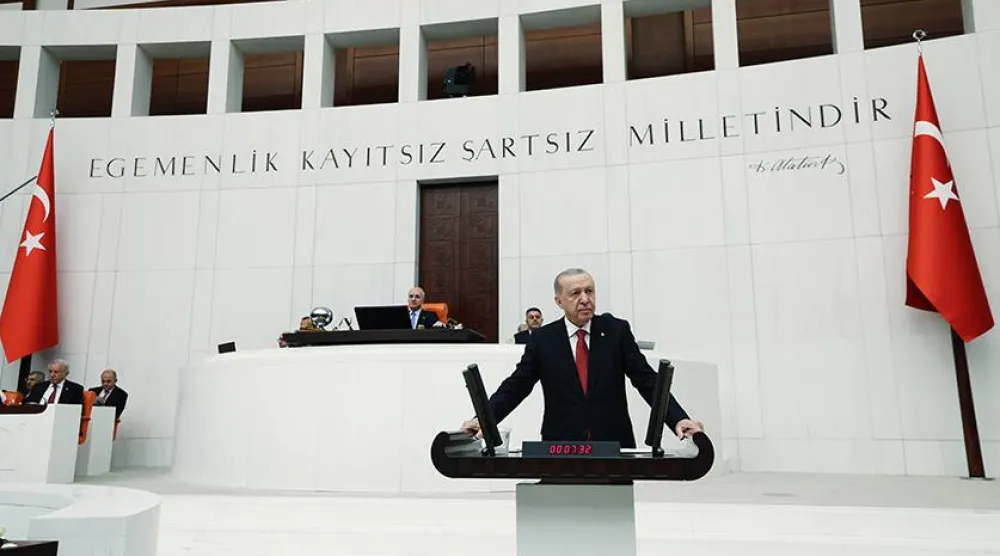 الرئيس التركي رجب طيب إردوغان أكد في كلمة خلال افتتاح الدورة الجديدة للبرلمان التركي أنه سيتم محاسبة جميع المتورطين في فضيحة صناديق الاستثمار (الرئاسة التركية)
