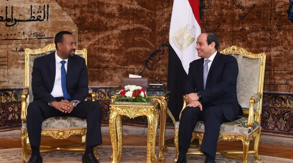 الرئيس المصري عبد الفتاح السيسي خلال لقائه رئيس الوزراء الإثيوبي آبي أحمد في القاهرة يونيو 2018 (الرئاسة المصرية) 