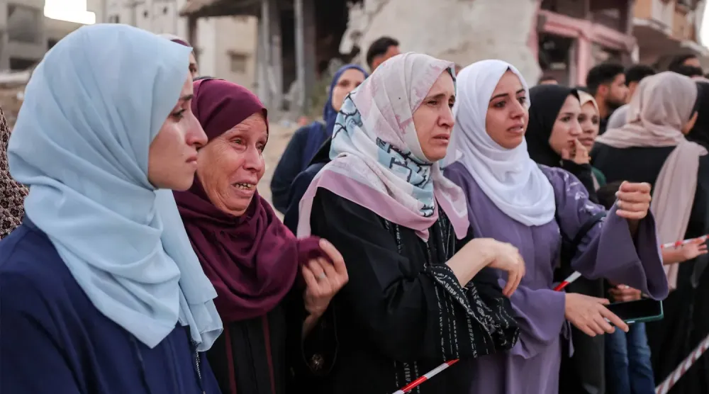 Filistinliler Gazze kentinde düzenlenen anma törenine katılıyor (AFP)