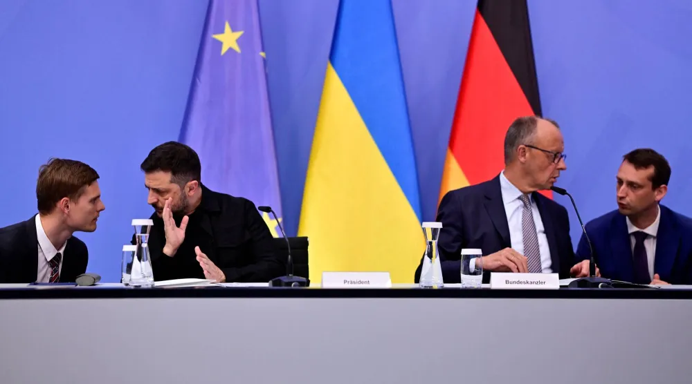 ميرتس وزيلينسكي في برلين قبل المباحثات بين قادة أوروبا والرئيس ترمب عن بعد يوم 13 أغسطس (رويترز)