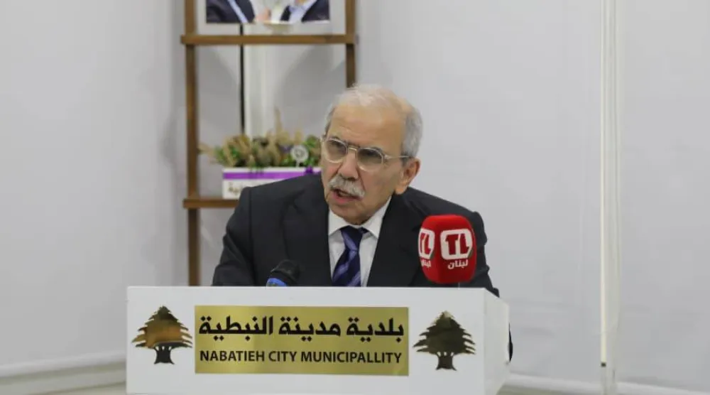 رئيس الحكومة نواف سلام متحدثاً من مقر بلدية النبطية يوم الجمعة (رئاسة الحكومة)