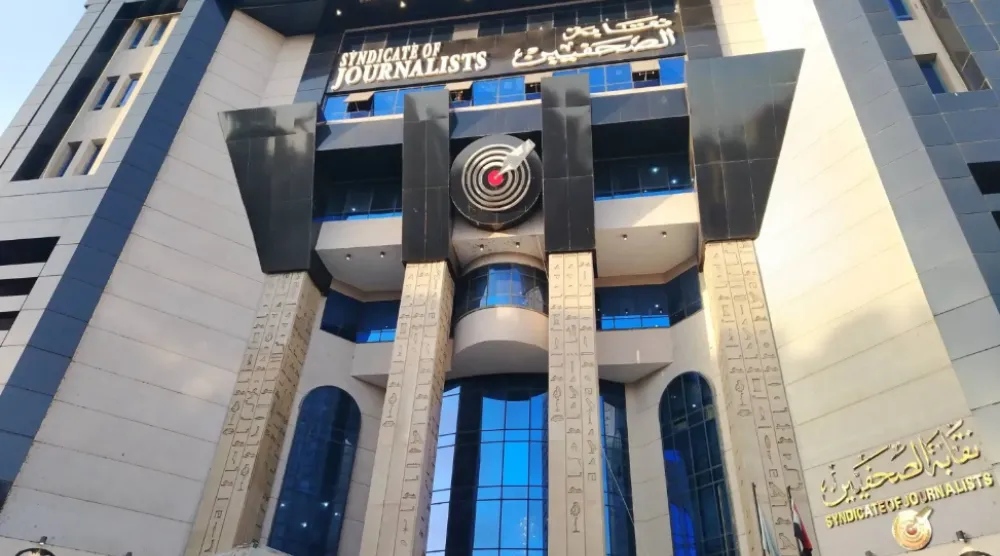 نقابة الصحافيين المصريين تطالب بالإفراج عن 6 صحافيين تابعين لمنصة «متصدقش» جرى توقيفهم بتهمة التبعية لـ«الإخوان» (النقابة)