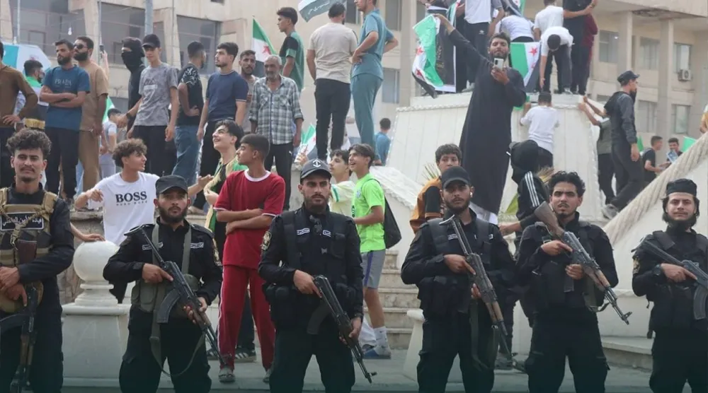 انتشار لقوى الأمن الداخلي السورية خلال مظاهرات يوم الجمعة في الحسكة (مديرية الإعلام في الحسكة)