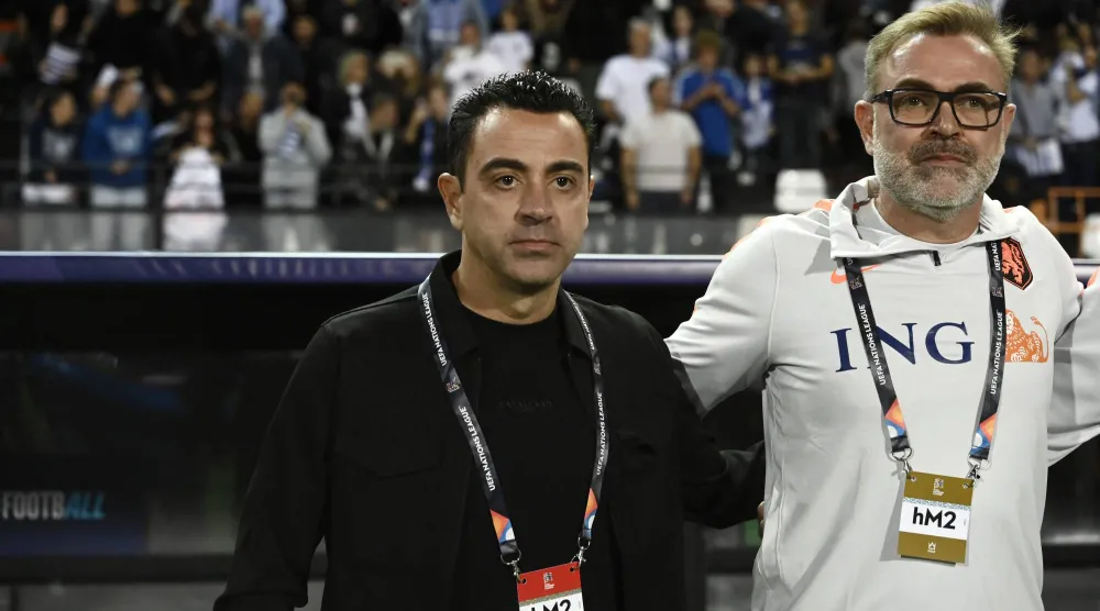 الإسباني تشافي هرنانديز مدرب منتخب هولندا (أ.ف.ب)