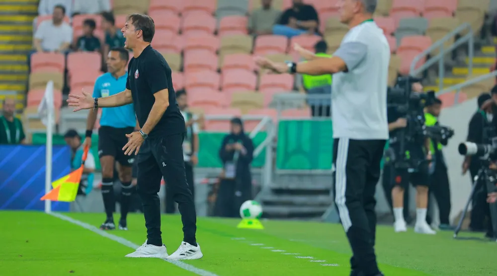 الإسباني جوليان لوبيتيغي مدرب المنتخب القطري (تصوير: محمد المانع) 