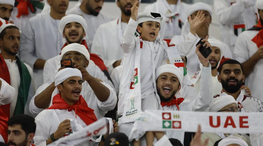 قرر الاتحاد الإماراتي لكرة القدم اليوم الأحد توفير 6 طائرات خاصة لنقل الجماهير الإماراتية إلى مدينة جدة (رويترز)