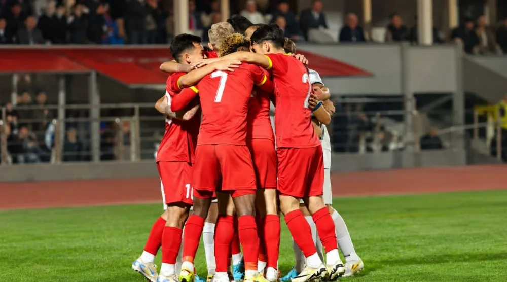 فرحة لاعبي قيرغيزستان بالفوز على لبنان (منتخب قيرغيزستان)