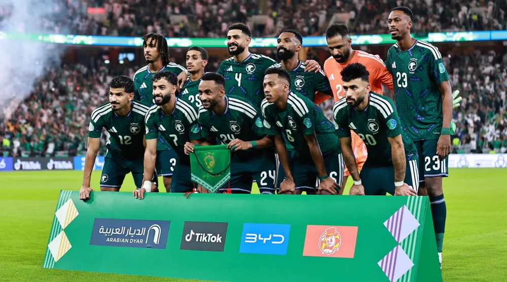 «الأخضر» لفت الأنظار بأداء الجماعي في كأس الخليج (رويترز)
