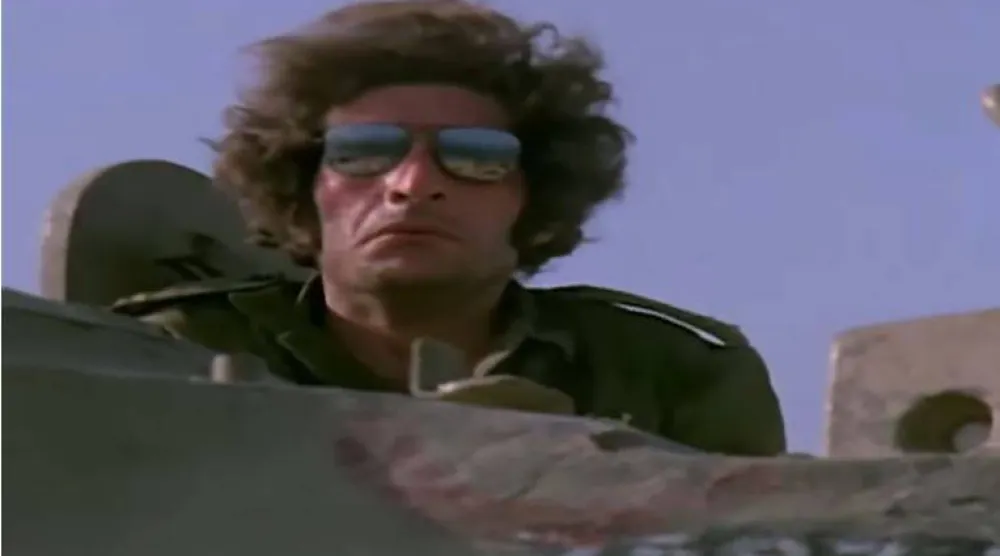 محيي إسماعيل في فيلم «الرصاصة لا تزال في جيبي» (فيسبوك)