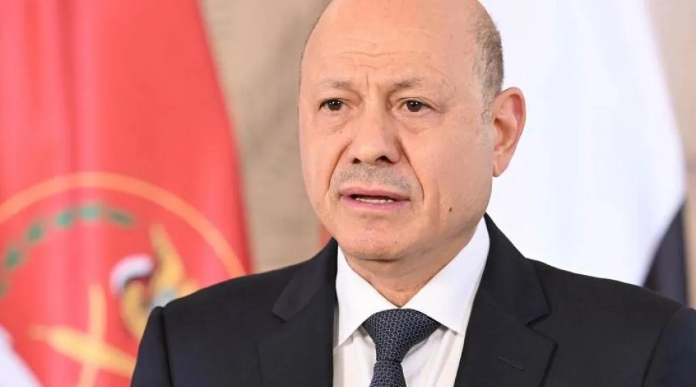 الدكتور رشاد العليمي رئيس مجلس القيادة الرئاسي القائد الأعلى للقوات المسلحة اليمنية (سبأ نت)