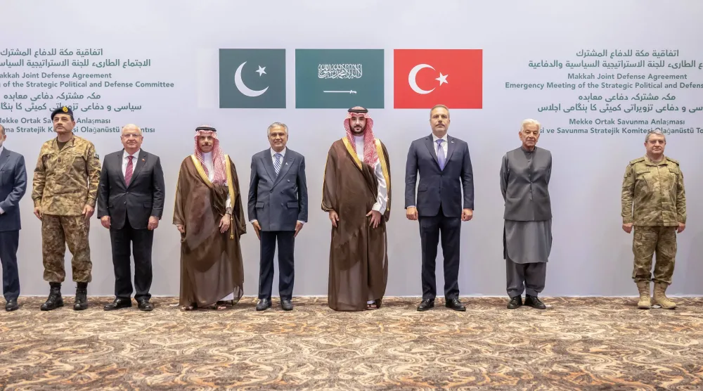 المشاركون في الاجتماع الطارئ للجنة الاستراتيجية السياسية والدفاعية لحلف مكة الدفاعي (واس)
