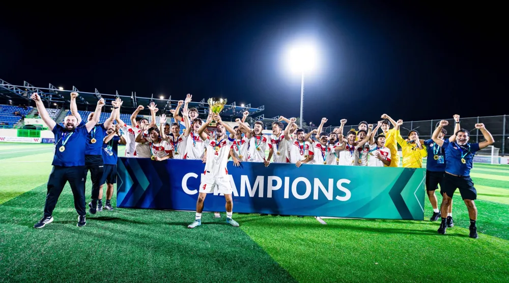 منتخب لبنان يرفع كأس البطولة (الاتحاد اللبناني)
