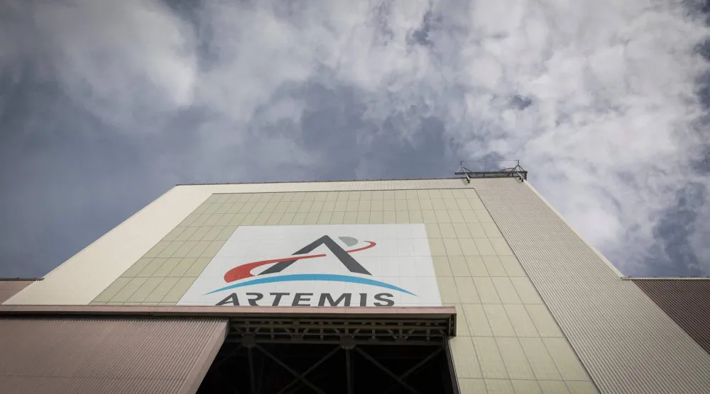A banner of the Artemis program is seen outside of the Vehicle Assembly Building (VAB) at Kennedy Space Center, in Cape Canaveral, Florida, on September 30, 2026. (AFP)