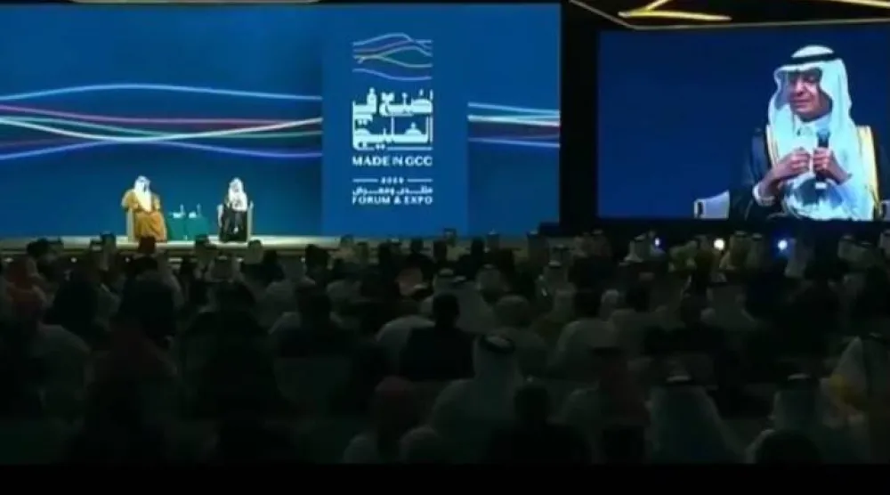 وزير الطاقة ووزير الصناعة والثروة المعدنية السعودي يتحدث خلال جلسة ضمن فعاليات مؤتمر «صنع في الخليج» (الشرق الأوسط)