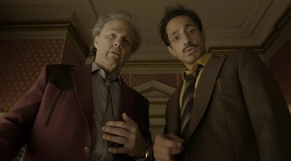 توم كروز وريز أحمد في مشهد من الفيلم (imdb)