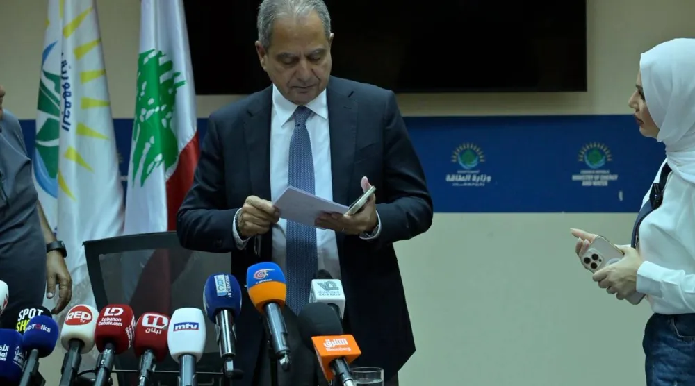 وزير الطاقة جو الصدي خلال مؤتمر صحافي أعلن خلاله اعتكافه عن المشاركة في جلسات الحكومة (الشرق الأوسط)