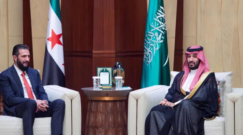 Suudi Veliaht Prensi, Riyad’da Suriye Cumhurbaşkanı Ahmed eş-Şara’yı kabul ederken (SPA)