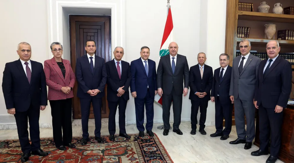 الرئيس جوزيف عون مستقبلاً وفداً نيابياً سلّمه مذكرة موقعة من 86 نائباً بخصوص مهمة «يونيفيل» في جنوب لبنان (رئاسة الجمهورية)