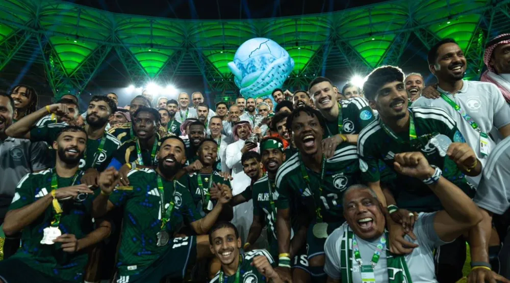 أربعة مدربين وأربعة مديرين ارتبطت أسماؤهم بتتويجات الأخضر الخليجية (الاتحاد السعودي)