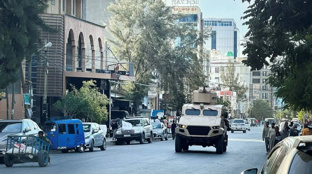 عناصر من القوات الفيدرالية يقومون بدورية عقب انسحاب «جبهة تحرير شعب تيغراي» من ميكيلي (رويترز)