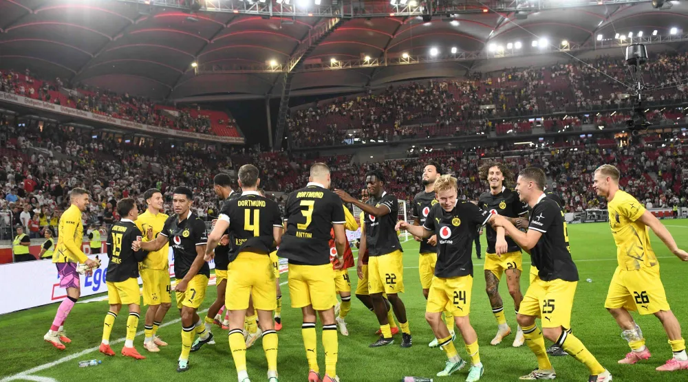 يسعى بروسيا دورتموند للحفاظ على بدايته المثالية عندما يستضيف فيردر بريمن (أ.ف.ب)