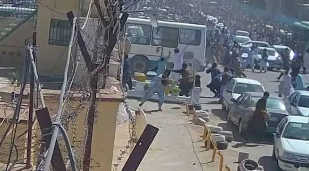 صورة نشرتها وكالة «ميزان» من اضطرابات مدينة زاهدان عاصمة محافظة بلوشستان في 8 يوليو الماضي