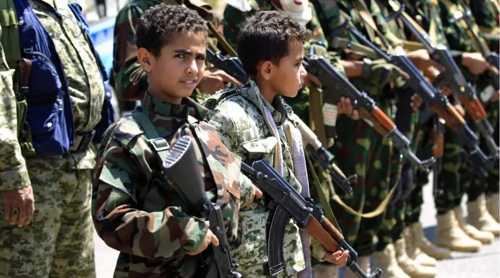 الحوثيون يواصلون حملتهم لتجنيد الأطفال في الأحياء والمدارس (إعلام يمني)