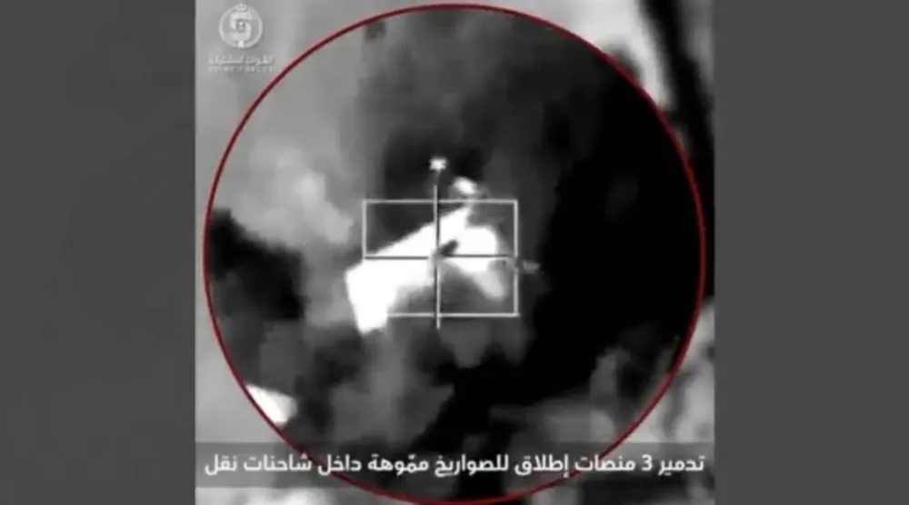 لحظة تدمير منصة إطلاق صواريخ للميليشيا الحوثية (التحالف)