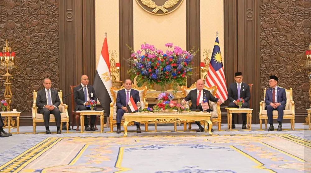 السيسي يؤكد أهمية تعزيز الشراكة مع ماليزيا في كثير من المجالات (الرئاسة المصرية)